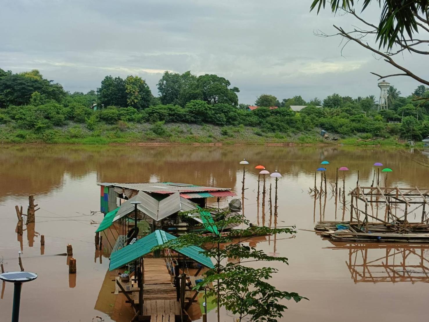 เฮือนน้ำน่าน House By The River Nan Uttaradit Extérieur photo