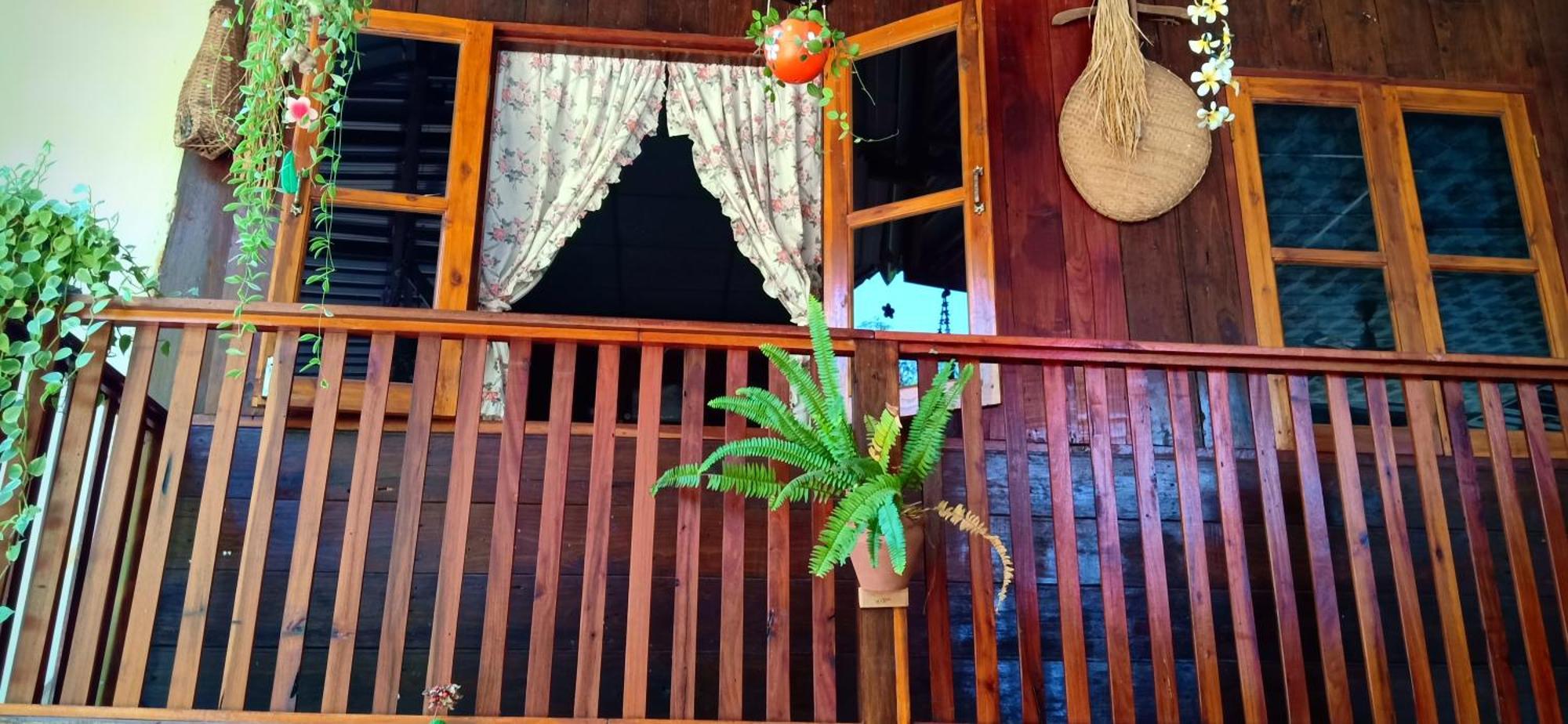 เฮือนน้ำน่าน House By The River Nan Uttaradit Extérieur photo